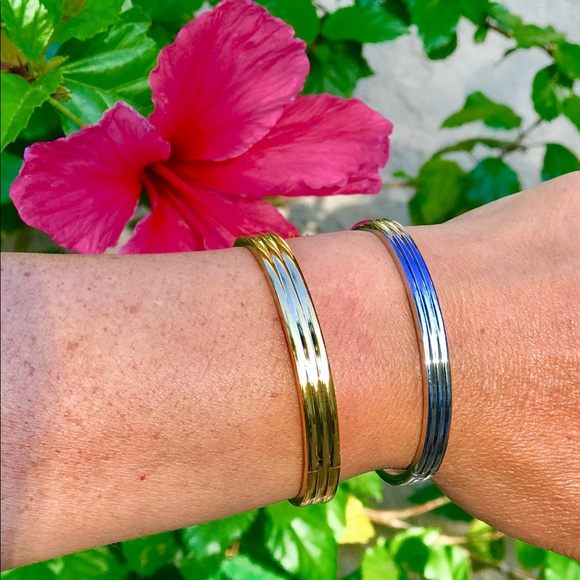 Simple Design Orbital Smooth Gold Bangle Bracelet - Picture 7 of 7